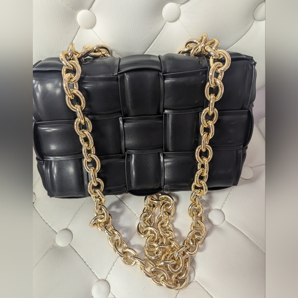 Browns Elegant Black Woven Shoulder Bag with Gold Chain
